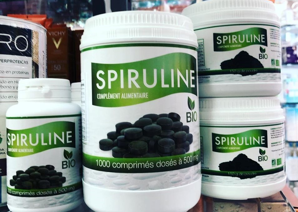 Beneficios de la Espirulina para la salud del ser humano Vitaminas, minerales, ácidos grasos esenciales, ácidos nucleicos (ADN y ARN), clorofila y muchos otros nutrientes