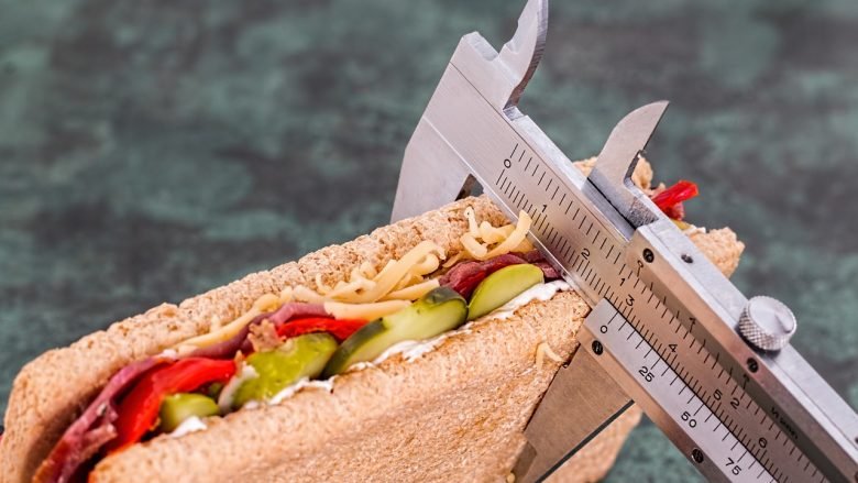 Nuestro primer consejo es que olvides completamente la operación bikini, y que también obvies el plan post-Navidad. Todas las campañas para paliar los desfases o para conseguir un cuerpo 10 para un evento, te hacen más mal que bien