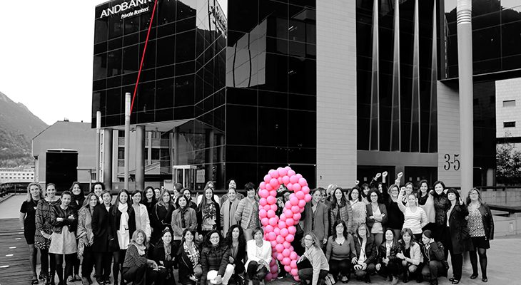 El dissabte passat, el centre cultural de la Llacuna va oferir diverses xerrades en relació amb el càncer de mama emmarcades en el dia mundial sobre la matèria