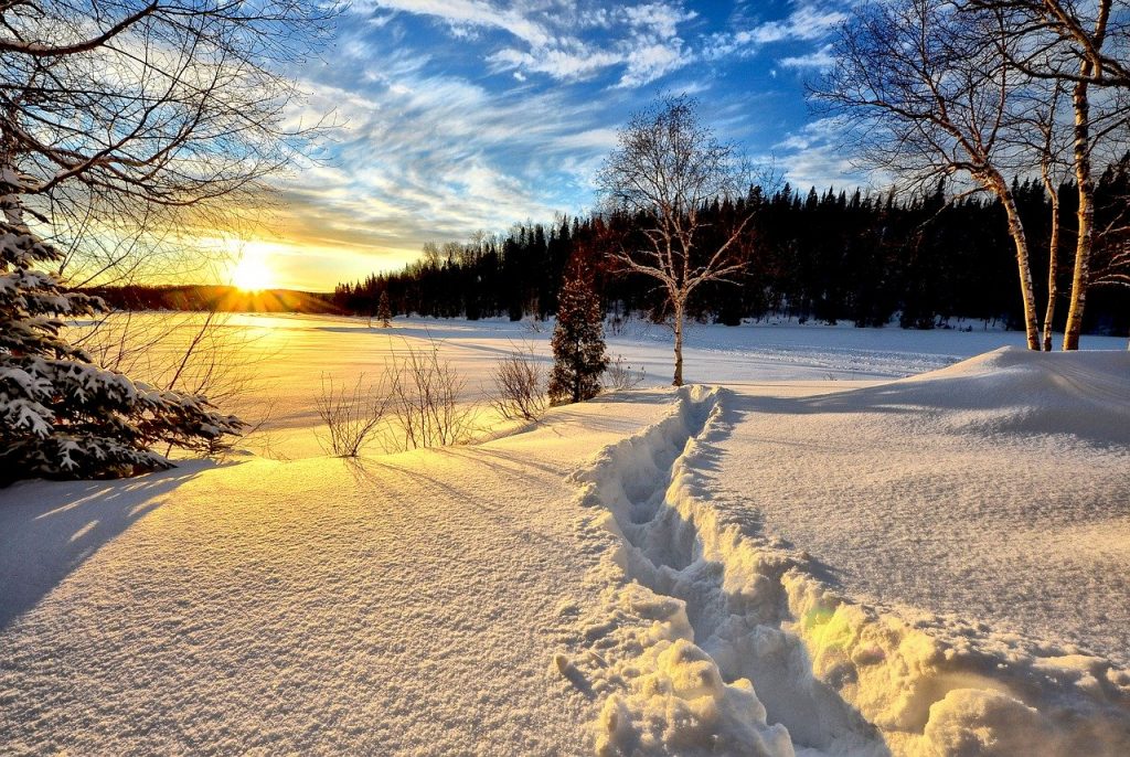 En invierno protégete del sol en Gran Farmacia Andorra encontrarás los mejores protectores solares para los amantes de la nieve y los deportes de invierno