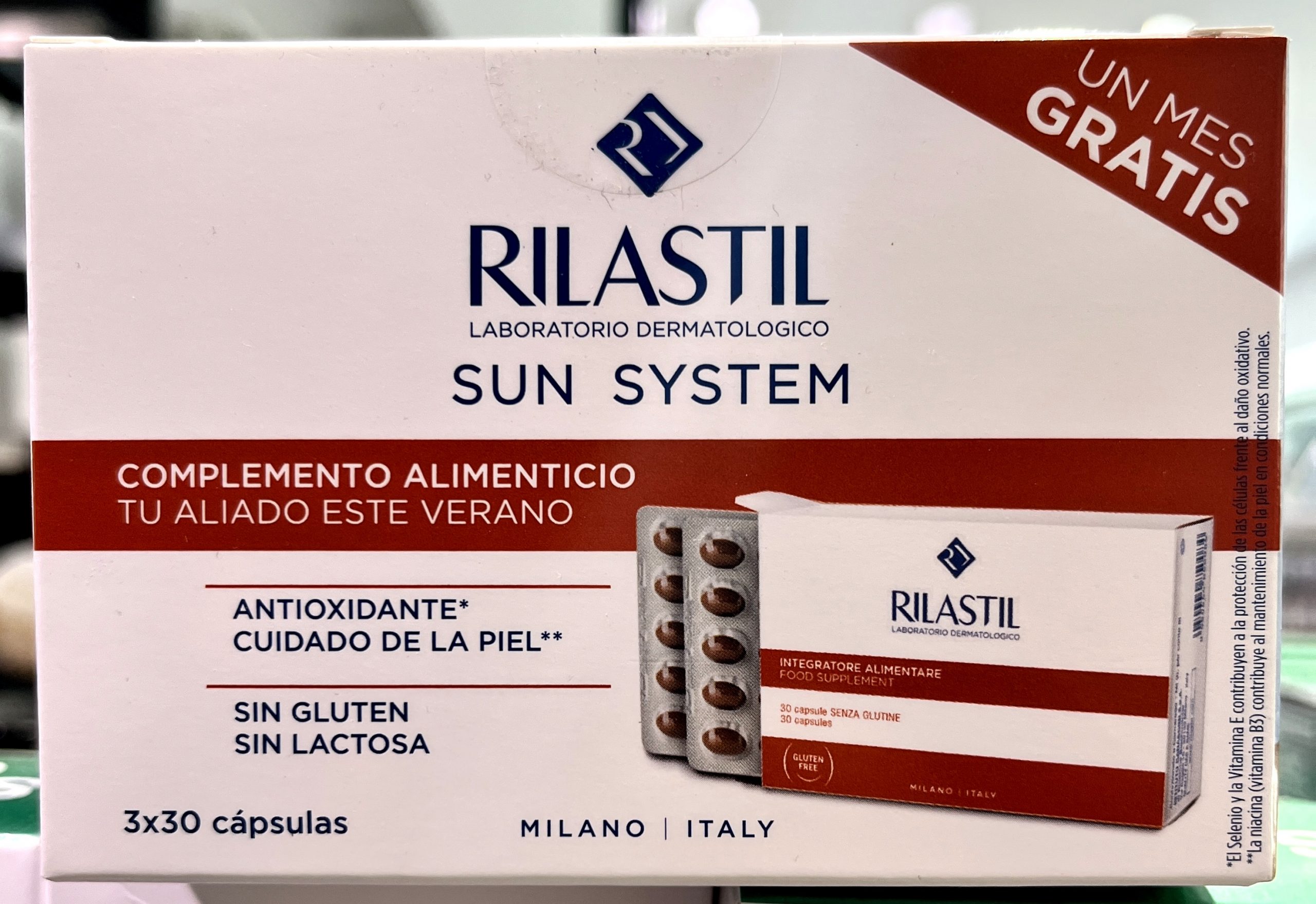 RILASTIL SUN SYSTEM de DERMOFARM CUMLAUDE (RILASTIL). Rilastil Sun System triplo 3X30 cápsulas es un complemento alimenticio con vitaminas B, E y D, Tirosina, Selenio y Luteína, con Aceite de Borraja y Extracto de Semillas de Uva. Tiene acción antioxidante y protege a la piel de los daños ocasionados por la radiación solar y promueve la producción de Melanina.