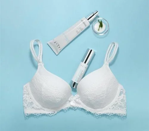 Bust Phytoserum. Nueva fórmula.  #escote #tratamiento corporal #volumen del pecho. ¿Qué mujer no ha soñado alguna vez con tener un busto con más volumen, firme y elevado sin tener que utilizar un incómodo sujetador o recurrir a la cirugía estética?