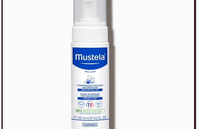 MUSTELA Champú Mousse recién nacido, en forma espuma, no contiene perfume y es ideal a diario para limpiar el cuero cabelludo de los recién nacidos