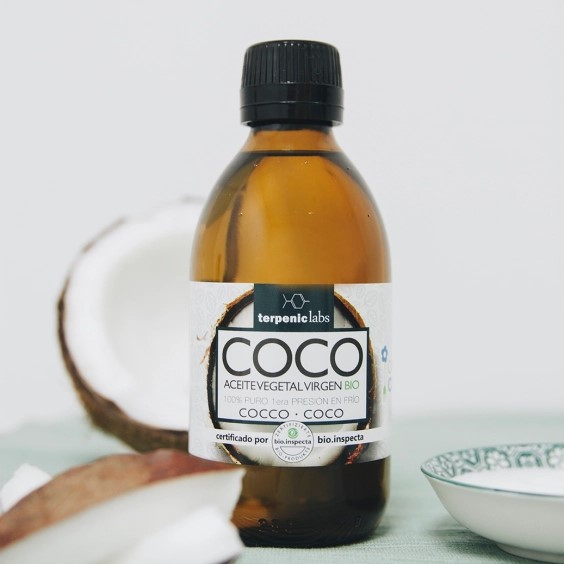 TERPENIC LABS El aceite vegetal de Coco BIO de TERPENIC Labs es de cultivo biológico y se obtiene de la 1.ª presión en frío del fruto del árbol de la palma de coco