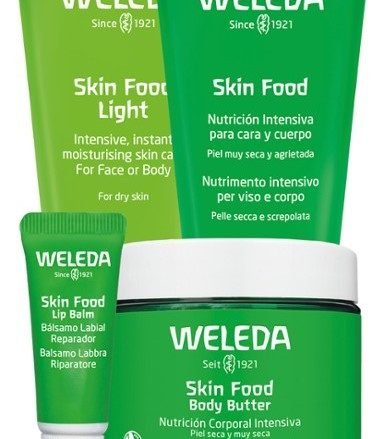 WELEDA Pack Cuidado SOS reparador, que nutre intensamente la piel seca y muy seca, aportándole confort y reparando zonas irritadas y agrietadas. ¿Qué contiene?: Skin Food Original 30ml Skin Food Light 30ml Skin Food Body Butter 150ml Skin Food Lip Balm 8ml