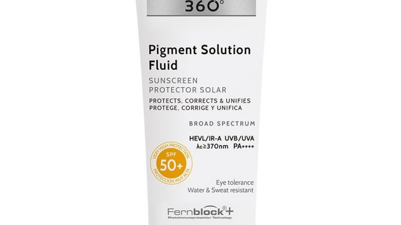 HELIOCARE 360.º. Pigment Solution Fluid SPF 50+. Fluido foto protector ultraligero para prevenir y corregir las hiperpigmentaciones solares y unificar el tono de la piel. Fotoprotección muy alta de amplio espectro que protege frente a las cuatro radiaciones UVB-UVA-VL-IRA, incluso frente a luz azul emitida por dispositivos digitales. Sus sistemas antipolución y despigmentante ayudan a prevenir y comprobar las hiperpigmentaciones y manchas solares, con pigmentos nude para unificar el tono de la piel. Su textura ultraligera, ideal para todo tipo de pieles, deja un acabado suave y sedoso. Resistente al agua y al sudor, no pica en los ojos. Cumple las más altas exigencias en materia de foto protección. Su fórmula con filtros específicos y Fernblock®+ protege frente a las 4 radiaciones (UVB, UVA, Visible e Infrarroja) con actividad avanzada frente a radiación UVA, luz visible y luz azul, para una óptima prevención de las hiperpigmentaciones solares. Además, Fernblock®+ junto con los activos reparadores y antioxidantes, neutralizan y reparan el daño solar. Alta tolerancia cutánea. Testado bajo control dermatológico y oftalmológico.