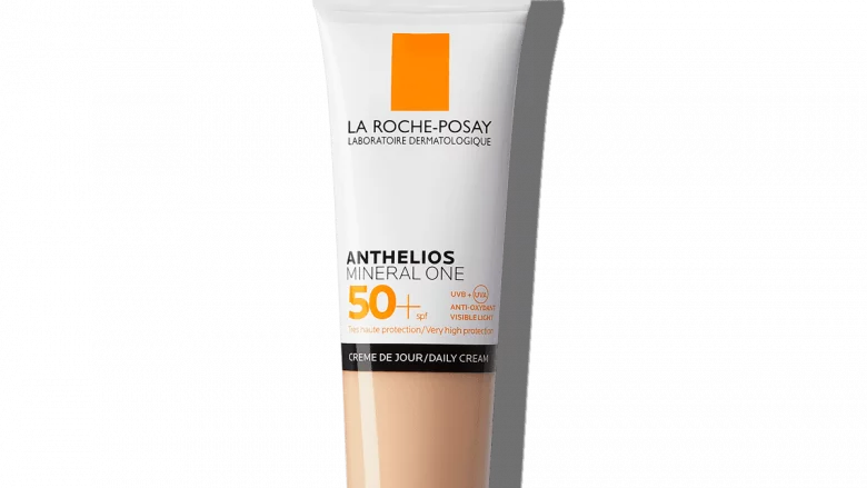 LA ROCHE POSAY PIELES SENSIBLES. PROTECCIÓN MUY ALTA. COBERTURA MATIFICANTE. FÁCIL APLICACIÓN. ANTHELIOS MINERAL ONE es el primer protector mineral diario para piel sensible de La Roche Posay que utiliza únicamente UN filtro mineral UV para una protección de amplio espectro