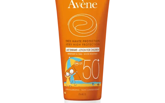 AVENE Leche para niños SPF 50+ PERMANENTE Protege - Hidrata. Muy alta protección solar para pieles sensibles infantiles. Sistema de filtros patentado.  Foto protectora, hidratante, muy resistente al agua.
