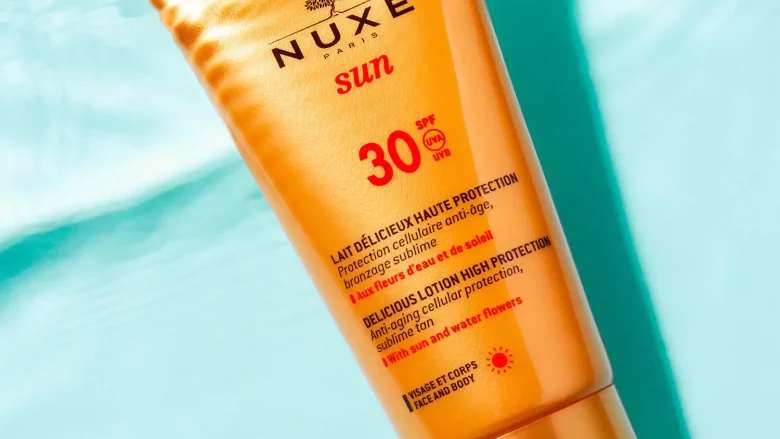NUXE PROTECCIÓN SOLAR Leche deliciosa rostro y cuerpo SPF30, NUXE Sun 150 ml. Sublima el bronceado e hidrata. Protección celular antiedad. Rostro y Cuerpo