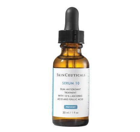 SKINCEUTICALS Sérum 10 es el sérum antioxidante introductorio de SkinCeuticals que brinda protección ambiental a todo tipo de piel, incluso a la piel sensible, al tiempo que minimiza la aparición de las líneas de expresión y las arrugas.
