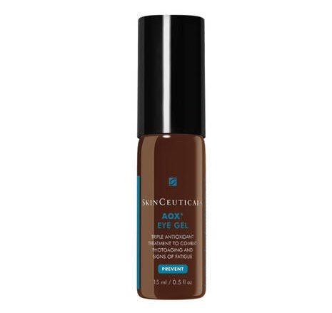 SKINCEUTICALS AOX + Eye Gel es un innovador sérum en gel para el contorno de ojos en una textura gel ligera, que brinda una protección ambiental avanzada para el contorno de ojos al tiempo que reduce la apariencia de hinchazón, los signos visibles de cansancio y las ojeras.