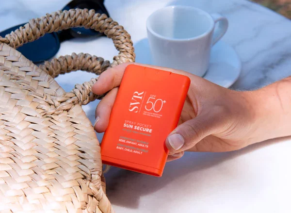 SVR PROTECCIÓN SOLAR SUN SECURE Spray pocket : moins encombrant qu’un téléphone, mais tout aussi smart, c’est le nouveau format pocket Sun Secure !