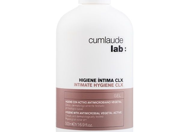 CUMKAUDE LAB Higiene Íntima CLX. Inflamaciones y Molestias. Gel limpiador de acción higienizante y protectora. HIPOALERGÉNICO CLÍNICAMENTE TESTA Gel limpiador íntimo formulado con clorhexidina y un complejo antimicrobiano vegetal de acción higienizante, refrescante y protectora. Con un pH fisiológico vulvar (5,5) para limpiar suavemente la zona íntim