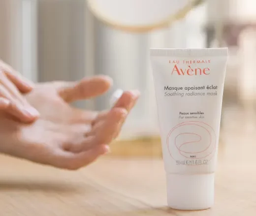 AVÈNE CUIDADOS CALMANTES. Mascarilla calmante iluminadora. Calma e hidrata intensamente la piel. Deja la piel flexible, suave y bellamente radiante.