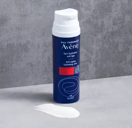 AVÈNE REVITALIZADOR DE LA PIEL Cuidado hidratante antiedad. Hidrata y rellena la piel a diario. Tonifica y previene el estrés oxidativo responsable del envejecimiento de la piel.