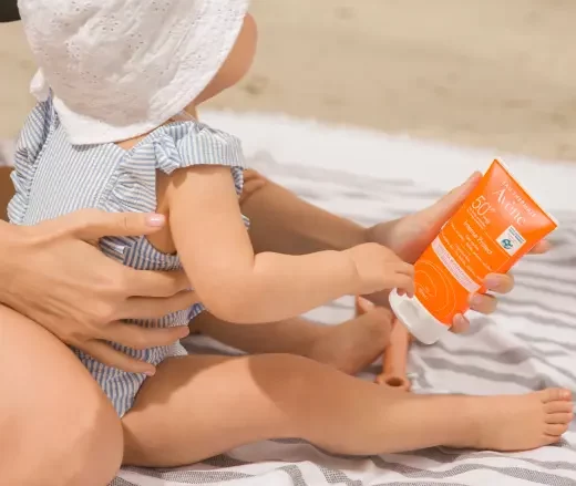 AVÈNE PROTECCIÓN SOLAR Intense Protect 50+. Una fórmula ultra segura para la máxima protección. Una fórmula altamente resistente al agua para disfrutar del verano con total seguridad.