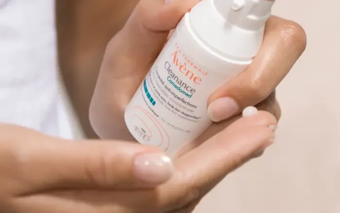 AVÈNE Cleanance Comedomed. Reduce las imperfecciones - Calma - Matifica fruto de la innovación de los laboratorios Eau Thermale Avène, reduce los granos y evita su reaparición, con una eficacia probada clínicamente a partir de siete días*. Alta tolerancia para pieles con tendencia acneica.