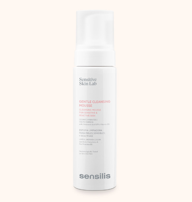 Gentle Cleansing [MOUSSE] Espuma limpiadora para pieles secas, sensibles y reactivas que respeta el manto lipídico de la piel. Limpia, hidrata y calma gracias al ácido hialurónico y sus activos calmantes como el pantenol (Pro Vit B5). Delicadeza y confort sin alterar la función barrera.