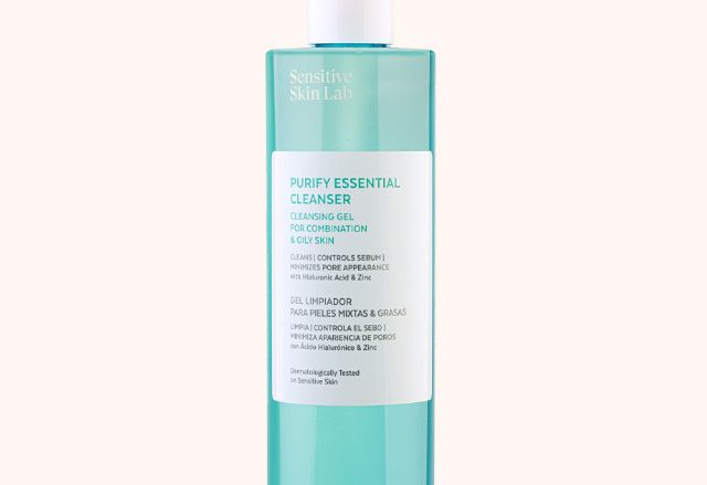 Purify Essential Cleanser Gel limpiador purificante que gracias al Zinc y al extracto de Lino, elimina las impurezas de la piel, minimiza la apariencia de poros y normaliza la secreción sebácea sin producir efecto rebote y limitando la proliferación bacteriana. Indicado especialmente para pieles mixtas-grasas, con impurezas o con poros muy visibles y/o obstruidos.