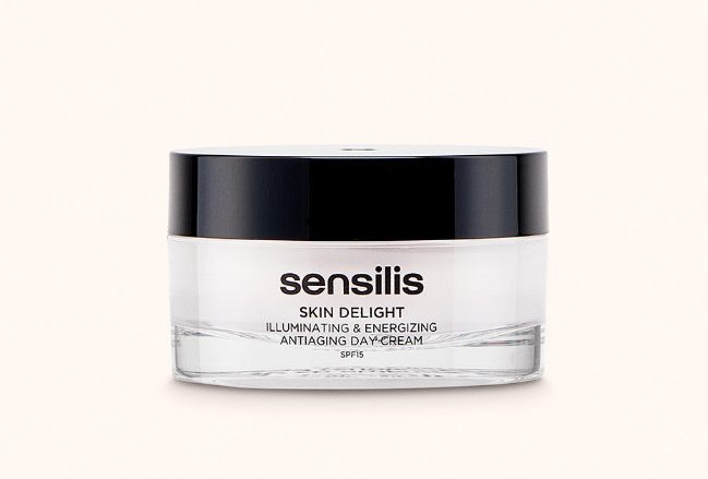 Skin Delight [Crema día] Este tratamiento elimina los signos de fatiga, ilumina y revitaliza tu piel gracias a sus activos hidratantes, antioxidantes, reestructurantes, despigmentantes y revitalizantes.