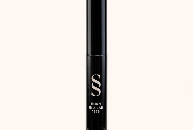 Eyebrow [Fix Gel] Fijador Transparente ¿Cejas gruesas y pobladas que necesitas domar? Con Eyebrow Fix Gel, gel fijador con fórmula innovadora y no pegajosa, da forma a tus cejas y mantenlas intactas durante más tiempo.