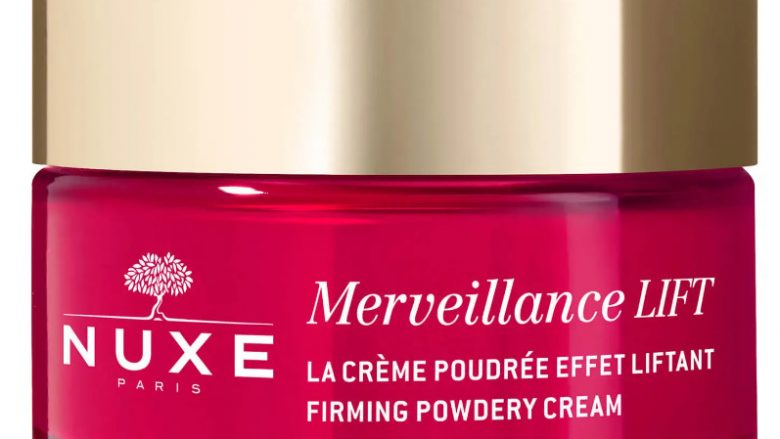NUXE Crema En Polvo Efecto Lifting, Merveillance Lift 50ml Crema alisante - corrección arrugas, firmeza. 96 % de ingredientes de origen natural Merveillance LIFT - Crema En Polvo Efecto Lifting: ¡descubra una piel tan fuerte como usted! Experimente un resultado antiedad instantáneo gracias a una textura rellenadora inédita. 9 mujeres de cada 10 quedan convencidas(3). Esta crema alisante contiene Aceite de Microalga ultra-corrector, un activo green(4) que concentra en una sola gota la potencia de 4 mil millones de células activas para reforzar la piel a diario. Desde la aplicación, la piel queda más tensa para el 71% de las mujeres(1). En 2 meses, está más lisa: +63 %(2). Las arrugas se corrigen. Más firme, la piel luce visiblemente más joven. Ideal para las pieles normales a mixtas, su textura empolvada procura un efecto difuminador natural para un acabado «cero defectos». Una eficacia antiedad y un placer absoluto con delicados acordes florales y almizclados. Tratamiento formulado y fabricado en Francia. (1)Prueba de uso - 21 voluntarias - % de satisfacción inmediata. (2)Prueba de uso - 20 voluntarias - % de mejora evaluado por las voluntarias tras 56 días. (3)prueba de uso - 20 voluntarias – % de satisfacción tras 56 días (4)Green = verde