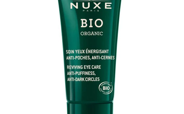 NUXE Tratamiento contorno de ojos energizante anti-ojeras, anti-bolsas 15 ml, Nuxe BIO Hidrata, descongestiona y alisa los signos de cansancio del contorno del ojo. Todos los tipos de piel. 99 % de ingredientes de origen natural. 28 % del total de ingredientes procedentes de la agricultura ecológica. Este contorno de ojos bio* con extracto de Trigo sarraceno y Cafeína Vegetal hidrata y descongestiona la frágil zona del contorno de los ojos. Su textura bálsamo untuosa penetra rápidamente. El contorno de los ojos está alisado, descansado, las bolsas y ojeras se reducen visiblemente. El 100 % de las mujeres nota el contorno de los ojos alisado. *certificación bio **Prueba de uso - 22 voluntarias. % de satisfacción tras 21 días