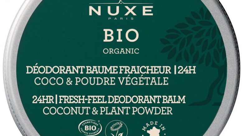 NUXE Desodorante Bálsamo Frescor 24 H, NUXE BIO 50gr Eficacia desodorante 24 H** y tratamiento. Todos los tipos de piel. 100 % de ingredientes de origen natural 89 % de ingredientes procedentes de la agricultura ecológica. Con este desodorante sólido bio*, descubre un nuevo gesto intuitivo que alía eficacia desodorante 24 h** y tratamiento gracias a una asociación inédita de polvo vegetal absorbente y aceite vegetal bio. Su textura bálsamo empolvada con acabado seco se aplica fácilmente con el dedo, como una crema, adaptándose a las axilas con suavidad. Su aromática fragancia revitalizante de Flor de azahar ofrece una agradable sensación de frescor. No deja manchas en la ropa. Tratamiento formulado y fabricado en Francia. *con certificación bio. ** prueba clínica.