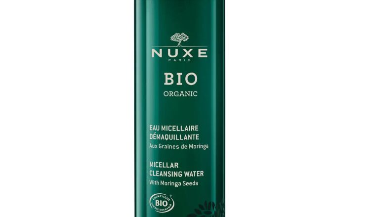 NUXE Desmaquilla rostro y ojos, elimina las impurezas y las partículas de contaminación. Todos los tipos de piel. 99 % de ingredientes de origen natural 11 % del total de ingredientes procedentes de la agricultura ecológica. Esta agua micelar bio* con notas calmantes de Nerolí elimina de manera eficaz el maquillaje gracias a su base limpiadora 100 % de origen natural. Su extracto de Semillas de Moringa ayuda a eliminar las impurezas (polvo, partículas de contaminación), para una piel fresca, limpia y radiante. El 100 % de las mujeres nota que el producto desmaquilla con suavidad el rostro y los ojos.** *certificación bio ** Prueba de uso - 22 voluntarias. % de satisfacción tras 28 días