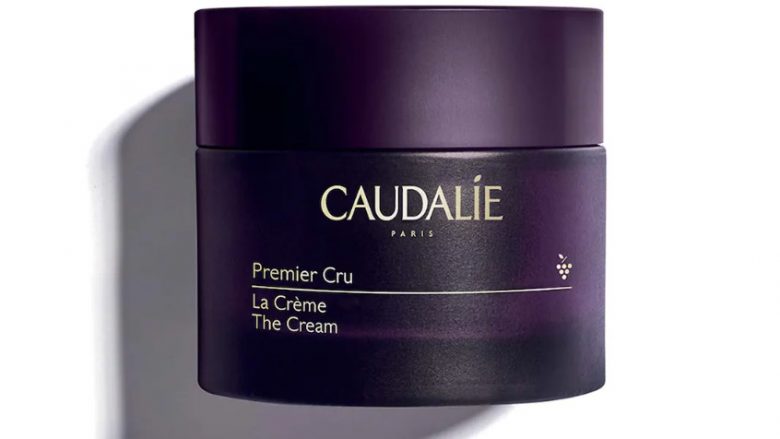 CAUDALIE La Crema Premier Cru Tipo de piel : Todo tipo de pieles Necesita : Antiedad Global Ingredientes clave : Ácido hialurónico, Viniferina, TET8™ Patented Technology Textura : Crema Uso : Por la manana y por la noche, despues del sérum ¿Qué es? Tratamiento antiedad excepcional, La Crème Premier Cru se refuerza con la tecnología patentada TET8™ para corregir los 8 marcadores de la edad: arrugas marcadas, líneas de expresión, firmeza, volumen, elasticidad, manchas, hidratación, luminosidad. Disponible en formato con recarga.