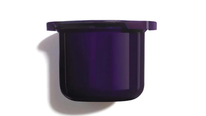 CAUDALIE La Crema Riche - recarga Premier Cru Tipo de piel : Todo tipo de pieles Necesita : Antiedad Global Ingredientes clave : Bioceramidas, Viniferina, TET8™ Patented Technology Textura : Crema Uso : Por la manana y por la noche, despues del sérum ¿Qué es? Las recargas Premier Cru solo son compatibles con las nuevas cremas Premier Cru. Las recargas no se pueden volver a cerrar y son de un solo uso: están diseñadas para ser utilizadas únicamente con el envase recargable. Caudalie se compromete a aliar belleza con eco-responsabilidad. Las cápsulas permiten recargar el tarro de La Crema Riche Premier Cru muy fácilmente. Tratamiento antiedad excepcional, La Crema Riche Premier Cru se refuerza con la tecnología patentada TET8™ para corregir los 8 marcadores de la edad: Arrugas marcadas, líneas de expresión, firmeza, volumen, elasticidad, manchas, hidratación, luminosidad. Su textura rica, enriquecida con bioceramidas relipidantes, proporciona confort e hidratación a las pieles más secas y sensibles.