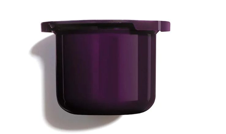 CAUDALIE La Crema - recarga Premier Cru Tipo de piel : Todo tipo de pieles Necesita : Antiedad Global Ingredientes clave : Viniferina, TET8™ Patented Technology Textura : Crema Uso : Por la manana y por la noche, despues del sérum ¿Qué es? Las recargas Premier Cru solo son compatibles con las nuevas cremas Premier Cru. Las recargas no se pueden volver a cerrar y son de un solo uso: están diseñadas para ser utilizadas únicamente con el envase recargable. Caudalie se compromete a aliar belleza con eco-responsabilidad. Las cápsulas permiten recargar el tarro de La Crema Premier Cru muy fácilmente. Tratamiento antiedad excepcional, La Crème Premier Cru se refuerza con la tecnología patentada TET8™ para corregir los 8 marcadores de la edad: Arrugas, líneas de expresión, firmeza, volumen, elasticidad, manchas, hidratación, luminosidad.