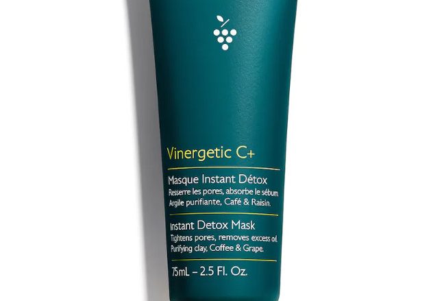 CAUDALIE Mascarilla Instant Detox Vinergetic C+ Tipo de piel : Todo tipo de pieles Necesita : Destoxificante Ingredientes clave : Arcilla rosa, Extracto de café, Orujo de uva bio Textura : Mascarilla Uso : dos veces a la semana ¿Qué es? La Mascarilla Instant Detox Vinergetic C+ limpia la piel de todas sus impurezas, elimina el exceso de sebo y minimiza los poros. El cutis queda fresco, nítido y resplandeciente.