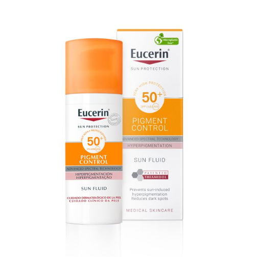 Comprar PROTECCIÓN SOLAR EUCERIN Facial Solar Pigment Control Fluido FPS50+ en Gran Farmacia Andorra. Crema solar facial avanzada para prevenir el envejecimiento.La luz del sol potencia el aumento de la producción de melanina, lo cual puede generar problemas de hiperpigmentación, como manchas solares. 
Principales beneficios: Crema solar con textura ligera, de rápida absorción y no grasa.
Mejora el aspecto de la piel y reduce visiblemente la pigmentación existente y las manchas de la edad.
Protección solar muy alta contra rayos UVA/UVB para el rostro.
Reduce eficazmente las manchas oscuras y previene su reaparición.
Para todo tipo de pieles.
Su fórmula contiene:
1. Thiamidol: reduce las manchas de hiperpigmentación y evita su reaparición.
2. Licocalcón A: neutraliza los radicales libres.
3. Ácido de glicirretínico: estimula el mecanismo de reparación del ADN.
Esta crema solar es apta para todo tipo de piel.
En un estudio con 160 mujeres, entre el 98 y el 99 % afirmaron, tras cuatro semanas, que esta crema despigmentante de cuidado facial protege la piel de manera eficaz frente a la pigmentación provocada por el sol, reduce las manchas oscuras con eficacia, deja el cutis más uniforme y se absorbe rápidamente.

#GranFarmaciaAndorra #EucerinSolar #ProtecciónSolarFacial #FPS50Plus #Thiamidol #CuidadoAntimanchas #SolarPigmentControl #DespigméntateConEucerin #CremaFacialAntiedad #LigeraYNoGrasa #PielUniforme #ManchasDelSol #PrevenciónHiperpigmentación #FiltroSolarUVAUVB #TodoTipoDePiel #LicocalcónA #ÁcidoGlicirretínico #SkincareAndorra #FarmaciaDeConfianza #CosméticaDermatológica