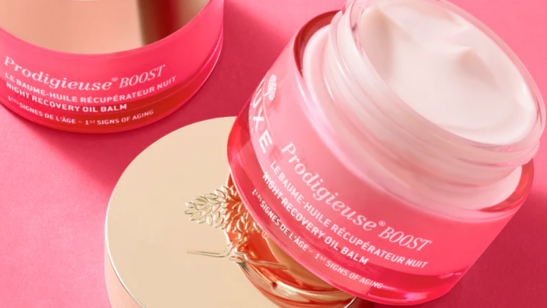 Gran Farmacia Andorra🌙✨ Ritual nocturno que transforma tu piel mientras duermes ✨🌙 Descubre el Bálsamo-Aceite Renovador Noche Prodigieuse® BOOST de NUXE, el secreto para despertar con la piel descansada, hidratada y llena de energía. 💆‍♀️ Su textura única bálsamo-aceite se funde en la piel sin dejar acabado graso, envolviéndola en un velo de suavidad y confort absoluto. 🌸 Enriquecido con extracto antioxidante de jazmín, este tratamiento nocturno: ✔️ Relaja los rasgos ✔️ Hidrata intensamente ✔️ Energiza la dermis ✔️ Alisa y devuelve la tersura natural noche tras noche 💫 Su fragancia de jazmín, litchi y almizcle convierte cada aplicación en un momento de puro deleite multisensorial. 🛍️ Disponible en Gran Farmacia Andorra, líder en parafarmacia en Andorra la Vella 🇦🇩 Tu piel merece lo mejor, incluso mientras duermes. #NUXEBoost #ProdigieuseBoost #RitualNocturno #BálsamoAceite #SkincareDeNoche #GlowAlDespertar #GranFarmaciaAndorra #ParafarmaciaAndorra #CosméticaSensorial #JazmínYLitchi #PielRenovada #DescansoParaLaPiel