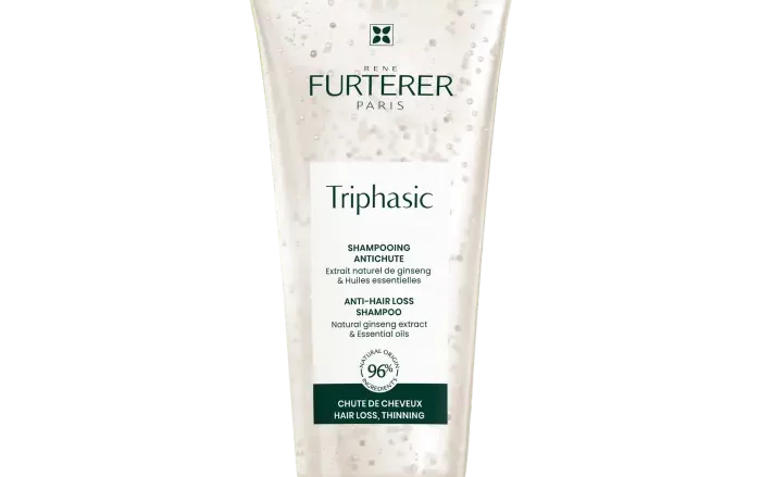 Gran Farmacia Andorra 💆‍♀️ Fortalece tu cabello desde la raíz con Champú Anticaída Triphasic de René Furterer. Champú Anticaída Triphasic de René Furterer es mucho más que un limpiador: es un tratamiento que estimula el crecimiento, frena la caída y deja tu cabello más fuerte, suave y brillante.