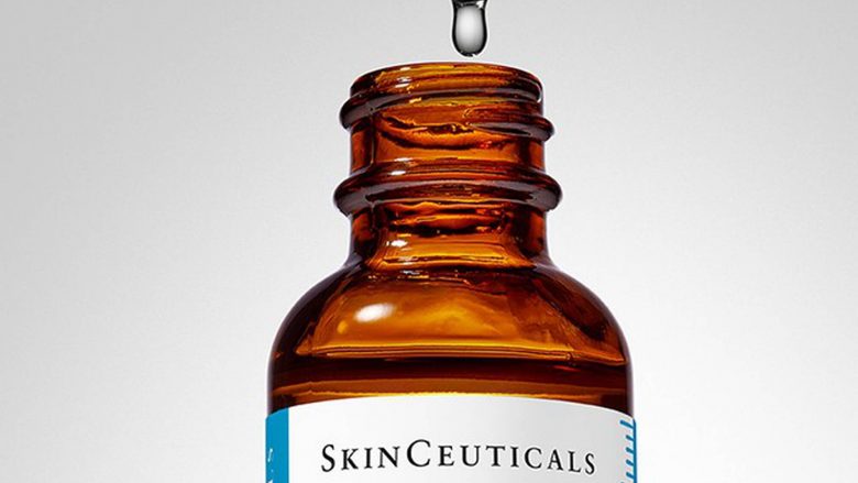 Comprar SkinCeuticals Blemish + Age Defense en Gran Farmacia Andorra es un tratamiento específico sin aceite para tratar las imperfecciones y los signos de la edad de la piel madura. Esta pionera combinación de ácidos contiene un 2 % de ácido dioico y una formulación óptima de alfa y beta hidroxiácidos para reducir las imperfecciones y los poros obstruidos, a la vez que mejora la apariencia de líneas de expresión, arrugas y unifica el tono de la piel. Combate el acné, minimiza las imperfecciones y reduce la aparición de las arrugas con el sérum Blemish + Age Defense. ¡Descúbrelo en Gran Farmacia Andorra.