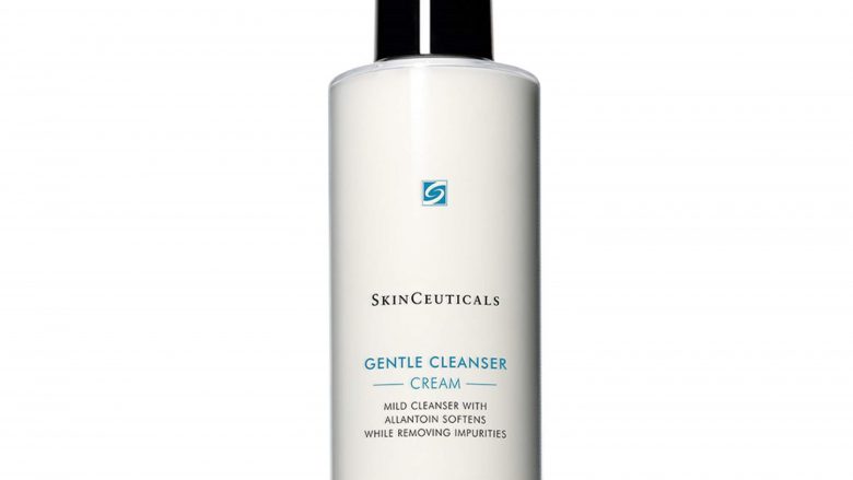Comprar SKINCEUTICALS GENTLE CLEANSER a Gran Farmàcia Andorra. Descobreix el netejador més suau de SkinCeuticals: Gentle Cleanser, ideal per a pells sensibles, seques o reactives. Aquesta crema netejadora suau elimina impureses, excés de greix i fins i tot el maquillatge de llarga durada sense irritar ni assecar la pell. La seva fórmula cremosa, sense sabó ni escuma, conté Alantoina, glicerina i oli de taronja, que aporten calma, suavitat i hidratació profunda mentre restauren la pell. Beneficis principals: Neteja amb delicadesa sense alterar la barrera cutània Calma i suavitza pells sensibles o irritades Perfecte després de tractaments dermatològics Deixa la pell neta, suau i amb un sentit agradable. Textura rica i agradable, ideal per a ús diari matí i nit. La neteja perfecta per a pells exigents. Disponible a Gran Farmàcia Andorra – La teva pell t'ho agrairà! ✨
