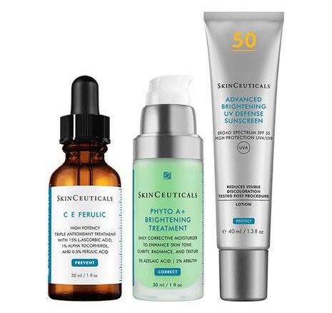 Comprar SKINCEUTICALS protocolo de cuidado para LASER en Gran Farmacia Andorra. Tanto en casa como en el exterior, la piel sufre agresiones externas como el viento, la contaminación, los rayos UV… que se ven agravados por nuestros hábitos y estilo de vida: el estrés o la fatiga, el tabaquismo, el consumo de medicamentos…​ Estos factores alteran la piel de nuestro rostro, favoreciendo la aparición de signos de la edad como arrugas y líneas de expresión, por lo que la importancia a la hora de prevenir y corregir su impacto es clave para conseguir una piel con un aspecto visiblemente más joven.​ ​EL CONSEJO DEL EXPERTO​​ La rutina antiedad y protección hidratante combina el 15 % de Vitamina C pura de C E Ferulic, con la emulsión correctora hidratante de Phyto A+ Brightening Treatment y con la fotoprotección facial de amplio espectro de Ultra Facial UV Defense SPF 50.​ ​LOS PRODUCTOS​​ C E FERULIC: Este sérum ayuda a neutralizar los radicales libres inducidos por los rayos UVA/UVB, la radiación infrarroja (IRA) y la contaminación por ozono (O3), que pueden provocar signos visibles del envejecimiento prematuro de la piel. Además de sus propiedades antioxidantes, C E Ferulic mejora los signos de envejecimiento, la apariencia de líneas de expresión y arrugas, y la pérdida de firmeza, al tiempo que aporta luminosidad a la piel. | Minimiza las arrugas (-36 %)​ | Reafirma la piel (+37 %)​​ | Luminosidad (+44 %)​​ ​PHYTO A+ BRIGHTENING TREATMENT:​​ Emulsión correctora hidratante que renueva y calma para una piel más luminosa, suave y con tono uniforme. Esta hidratante de uso diario ayuda a reducir visiblemente el exceso de sebo y rojeces, mejorando la textura de la piel y minimizando el tamaño de los poros para una piel más luminosa y con tono uniforme. ​ADVANCED BRIGHTENING UV DEFENSE: Con una fórmula ultraligera y libre de residuos, Advanced Brightening UV Defense Sunscreen SPF 50 combina protección UV de amplio espectro con una potente mezcla de ingredientes correctores de la hiperpigmentación para una piel más brillante y uniforme. TIPO DE PIEL: Seca, Normal, Grasa, Mixta. PROBLEMÁTICA DE LA PIEL: Rojeces. El 1 % de ácido tranexámico y el 2 % de nicinamida ayuda a reducir la hiperpigmentación existente, mientras que los filtros UV de amplio espectro ayudan a proteger contra la radiación solar. Formulado con mica, este protector solar diario ilumina instantáneamente el tono de la piel. Protección de amplio espectro contra los rayos UVA / UVB Ayuda a prevenir la hiperpigmentación inducida por el sol y el envejecimiento prematuro. Ayuda a reducir la hiperpigmentación existente. Gran Farmacia Andorra.