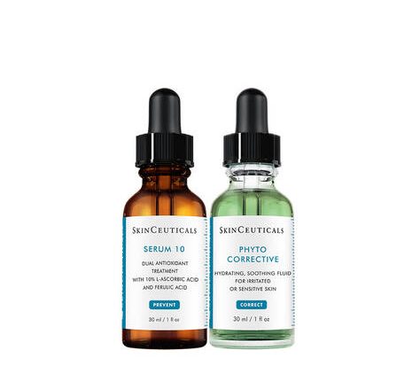 Comprar el protocolo base de SkinCeuticals para pieles sensibles en Gran Farmacia Andorra, diseñado para calmar la irritación, reducir rojeces y reforzar la barrera cutánea sin renunciar a resultados antiedad. Se compone de una rutina de día y de noche combinando productos de alta tolerancia. Los pasos clave del protocolo son: Paso 1: Limpieza. Utiliza un limpiador suave como Soothing Cleanser, que elimina impurezas sin agredir ni resecar la piel. Paso 2: Tratamiento calmante. Aplica el sérum Phyto Corrective. Este gel con extractos botánicos (pepino y tomillo) reduce el enrojecimiento visible y calma la piel irritada.  Paso 3: Hidratación. Sella la hidratación con Phyto A+ Brightening Treatment, una crema ligera que unifica el tono y reconforta la barrera cutánea. Paso 4: Protección (solo mañana). Finaliza siempre con el protector solar Ultra Facial UV Defense SPF 50 para proteger el rostro de los rayos UV sin causar sensibilidad.  Para recomendarte la rutina exacta, cuéntame: ¿Tienes algún problema específico como rojeces, sequedad extrema o tendencia al acné? ¿Cuáles son tus principales preocupaciones además de la sensibilidad (arrugas, manchas, etc.)? Visita Gran Farmacia andorra y te asesoraremos.