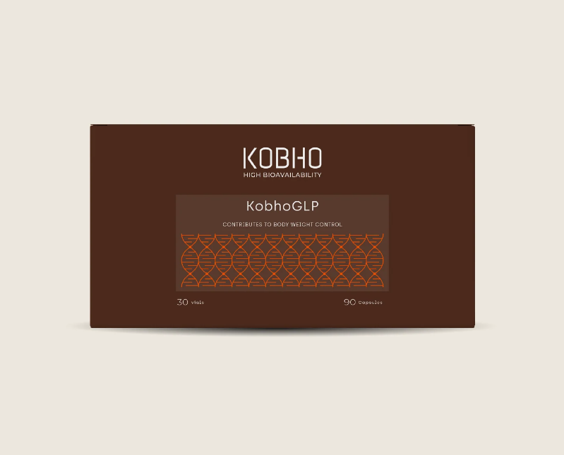 KobhoGLP  El primer protocolo avanzado para el control del peso que actúa sobre todos los pilares. Ayuda a equilibrar los niveles de azúcar en sangre, a aumentar el metabolismo basal y a regular el metabolismo de grasas y carbohidratos. Además, favorece vías relacionadas con el GLP-1, una hormona clave en la regulación natural de la saciedad, ayudando a reducir los antojos y a mantener una saciedad más prolongada. Todo ello mientras mejora la microbiota y reduce la inflamación, favoreciendo cambios eficaces, saludables y sostenidos en el tiempo, sin efecto rebote. 90 cápsulas + 30 viales (suministro para 1 mes). 3 cápsulas y 1 vial (sabor maracuyá) al día. Juntos al inicio de una comida. Se recomienda tomar con algún alimento graso –frutos secos– para una mejor absorción. Todos los días. Fabricado en España.
