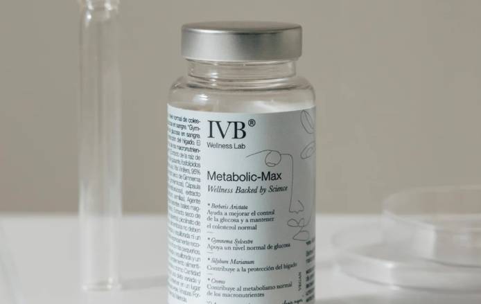Comprar Metabolic-Max de IVB WELLNESS LAB en Gran Farmacia Andorra. Apoyo para el mantenimiento de la glucosa, el colesterol y la protección del hígado. ¿Qué es y qué beneficios tiene Metabolic-Max? Complemento alimenticio a base de extractos botánicos altamente biodisponibles destinado a apoyar la salud del hígado y ayudar a mantener niveles normales de colesterol. Además, gracias a su aporte de cromo, contribuye a mantener niveles normales de glucosa en sangre, favoreciendo un equilibrio metabólico general y las funciones depurativas del organismo.