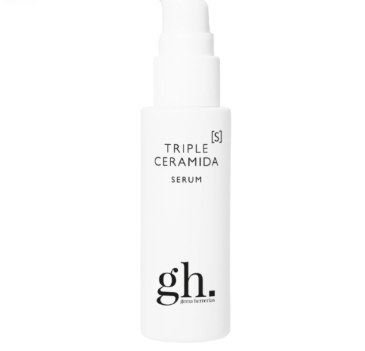 Comprar El gh Triple Ceramida [S] Sérum de Gema Herrerías en Gran Farmacia Andorra es un tratamiento antiedad formulado específicamente para reparar, nutrir e hidratar en profundidad las pieles secas, deshidratadas o con xerosis. Características principales Tamaño: 30 ml Indicaciones: Piel seca o deshidratada, xerosis, arrugas y flacidez. Modo de empleo: Aplicar de 4 a 5 gotas por la mañana y/o por la noche sobre la piel limpia del rostro. Conservación: Mantener por debajo de 25 ºC en un lugar fresco y seco. Ingredientes activos Liposomas de triple ceramida (NP, NG y Salicyloyl Phytosphingosine) para la reparación de la función barrera. Ácidos grasos omega 3, 6, 7 y 9. Colesterol. Elastina hidrolizada.