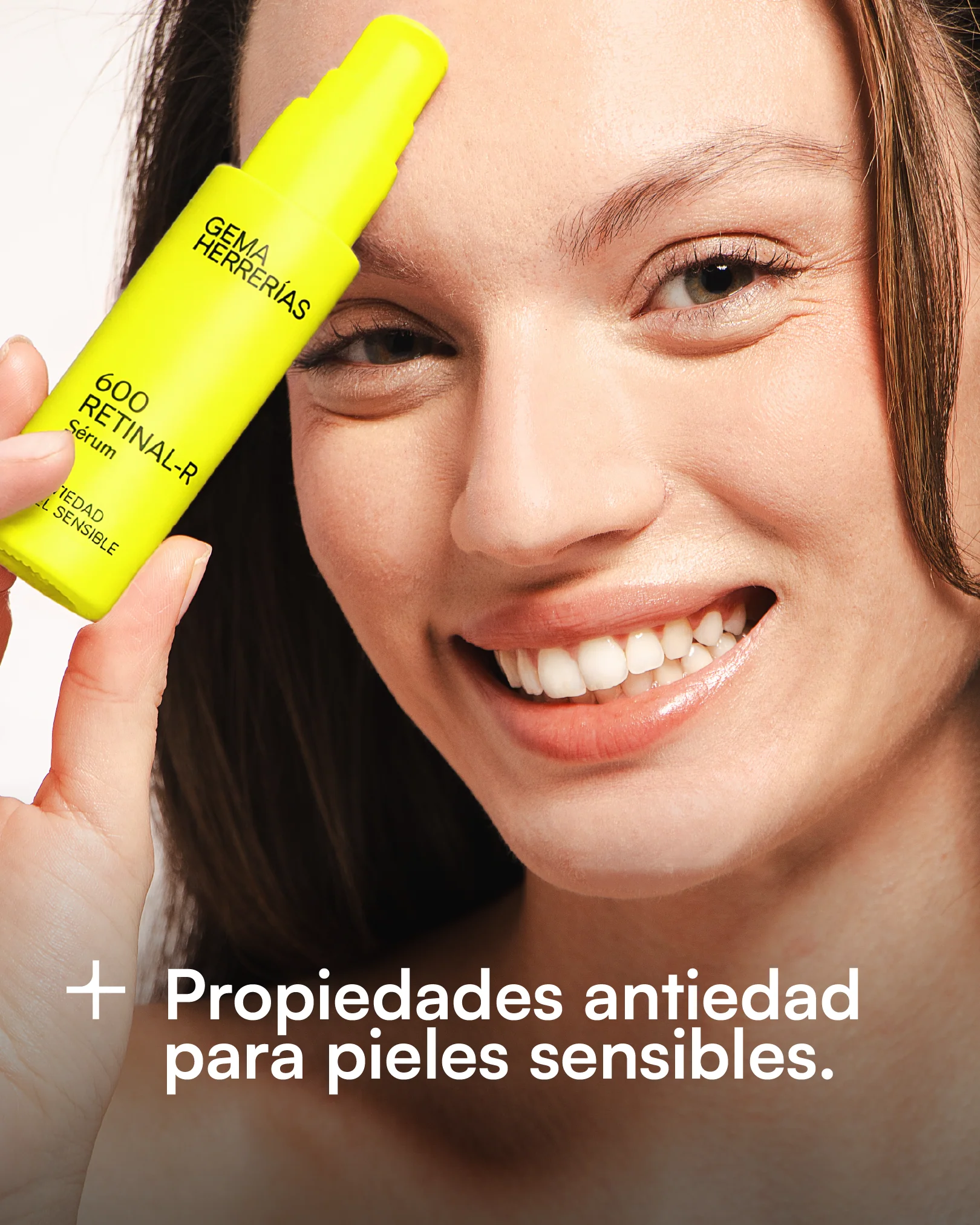 Comprar gh Gema Herrerías 600 Retinal-R en Gran Farmacia Andorra es un sérum antiedad formulado específicamente para pieles sensibles, reactivas o que se inician con retinoides, disponible en la web de Gran Farmacia Andorra. Características principales Concentración de activos: Contiene un 0,05 % (500 PPM) de retinaldehído puro encapsulado en lipovesículas (LipoVes®), que actúa más rápido que el retinol tradicional con un menor riesgo de irritación. Ingredientes calmantes y reparadores: Pantenol (provitamina B5): Repara la función barrera y alivia la sequedad o rojez. Bisabolol: Con propiedades antiinflamatorias y calmantes. Complejo pre/postbiótico y Sodium Retinoyl Hyaluronate: Ayudan a equilibrar la microbiota de la piel. Indicaciones: Arrugas, líneas de expresión, pérdida de firmeza, manchas, textura irregular y cuidado de pieles con tendencia a acné o rosácea. Modo de empleo Aplicación: Usar por la noche sobre la piel limpia y seca (4 a 5 gotas). 