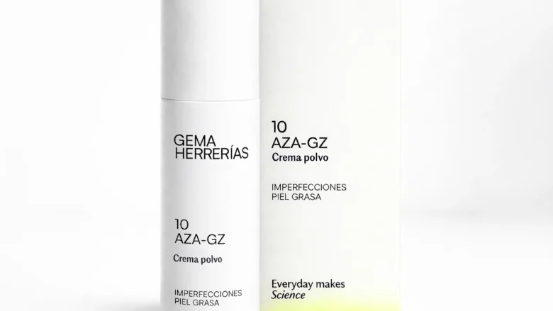 Comprar gh Gema Herrerías 10 AZA-GZ Crema Polvo Imperfeccions en Gran Farmàcia Andorra és un tractament facial multifunció intensiu dissenyat específicament per a pells mixtes o grasses amb tendència acneica, vermellors, marques o pigmentació irregular. Està formulada amb la tecnologia AzaPowder Complex, que destaca per la seva textura lleugera no grassa i un acabat sedós similar a l'efecte de la pols, sense deixar residus. Ingredients clau i com funcionen 10 % d'Àcid Azelaic pur (origen vegetal): Té acció antibacteriana i seborregulador. Redueix el greix, desobstrueix els porus i prevé l'aparició de grans o punts negres.  Extracte de Regalèssia: Aporta propietats, despigmentants i antioxidants, ideals per difuminar les taques fosques o marques postinflamatòries que deixen els granets.  Extracte de Gingebre: Ofereix una potent acció antiinflamatòria que calma les vermelloses a la pell i redueix la inflor de les imperfeccions. Beneficis principals Regula el sèbum i matifica la pell grassa. Disminueix les imperfeccions de l'acne i prevé i evita nous brots. Unifica el to de la pell, actuant directament sobre taques de melasma o cicatrius de granets. Manté la hidratació i elasticitat de la pell sense aportar pes ni greix. Com s'ha d'utilitzar? S'aplica generalment una o dues pulsacions de producte sobre la pell neta i seca, estenent-lo uniformement per tot el rostre o només a les zones afectades. S'aconsella fer-ho preferentment a la nit i és imprescindible fer servir protecció solar alta l'endemà al matí.