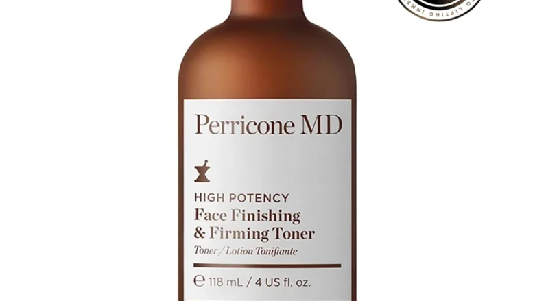Comprar PERRICONE MD High Potency Face Finishing & Firming Toner en Gran Farmacia Andorra. El High Potency Face Finishing & Firming Toner es excelente para eliminar impurezas, grasa y células muertas, dejando la piel más suave y refinada. Gracias a su formulación con DMAE, ayuda a reafirmar visiblemente la piel y reducir el aspecto de los poros dilatados. Además, tras 15 minutos de su aplicación, el 100 % de las usuarias mostró una mejora significativa en la hidratación y firmeza de la piel. El High Potency Face Finishing & Firming Toner es excelente para eso gracias a su formulación con DMAE, que ayuda a reafirmar visiblemente la piel flácida, y AHA, que exfolian suavemente para refinar la textura y reducir el aspecto de los poros dilatados. En estudios clínicos, el 85% de las usuarias notó que sus poros se veían más pequeños al instante y el 87 % sintió su piel más firme tras 28 días de uso. La ventaja más destacada es su capacidad para reafirmar visiblemente la piel gracias al DMAE, un ingrediente clave que ayuda a tensar y fortalecer la superficie cutánea. Al mismo tiempo, su acción exfoliante con AHA refina la textura y minimiza el aspecto de los poros dilatados, logrando un cutis más uniforme y saludable. ¿Te preocupa alguna otra zona de tu rostro en particular? ¿Te gustaría saber cómo incorporarlo en tu rutina diaria?