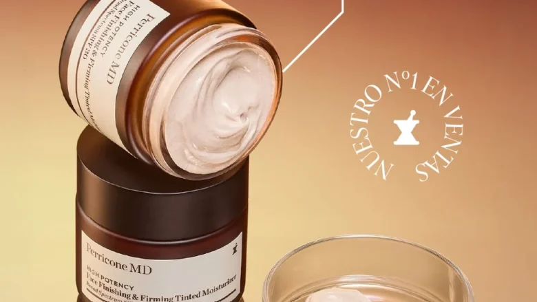 Comprar Perricone MD high Potency Classics Face Finishing & Firming Tinted Moisturizer en Gran Farmacia Andorra. La High Potency Classics Face Finishing & Firming Tinted Moisturizer destaca por su contenido en Ácido Alfa Lipóico (ALA), el antioxidante más potente de la naturaleza. Este ingrediente ayuda a minimizar la apariencia de líneas, arrugas y poros dilatados, trabajando en sintonía con el sistema antioxidante natural de tu piel para un aspecto más suave y luminoso. La High Potency Classics Face Finishing & Firming Tinted Moisturizer contiene ácido alfa lipoico, un potente antioxidante que ayuda a reducir la apariencia de líneas, arrugas y poros dilatados con el tiempo. Además, su fórmula hidrata profundamente, dejando la piel con una textura más suave, firme y radiante. ¿Te gustaría saber cómo integrar este producto en tu rutina diaria?