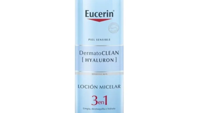 Comprar Eucerin DermatoCLEAN [HYALURON] Agua Micelar 3 en 1 en Gran Farmacia Andorra (en formato de 400 ml) es un limpiador facial suave y de alta tolerancia indicado para todo tipo de pieles, incluidas las pieles sensibles. Características principales Acción 3 en 1: Limpia en profundidad, retira el maquillaje (incluso en rostro y ojos) y tonifica/hidrata en un solo gesto. [1, 2] Ingrediente clave: Enriquecido con ácido hialurónico para limpiar sin resecar la piel. [1, 2] Formulación: Sin fragancia, libre de microplásticos y testada clínica, dermatológica y oftalmológicamente. [1] Modo de empleo: Aplicar por la mañana y por la noche con la ayuda de un disco de algodón sobre el rostro y los ojos. [1]